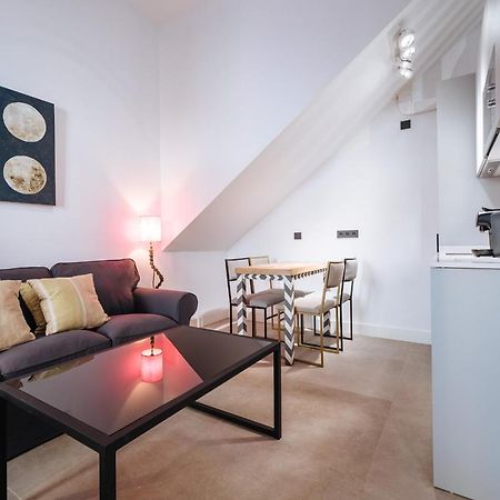 Apartamentos Montevideo 6 Sevilla Dış mekan fotoğraf