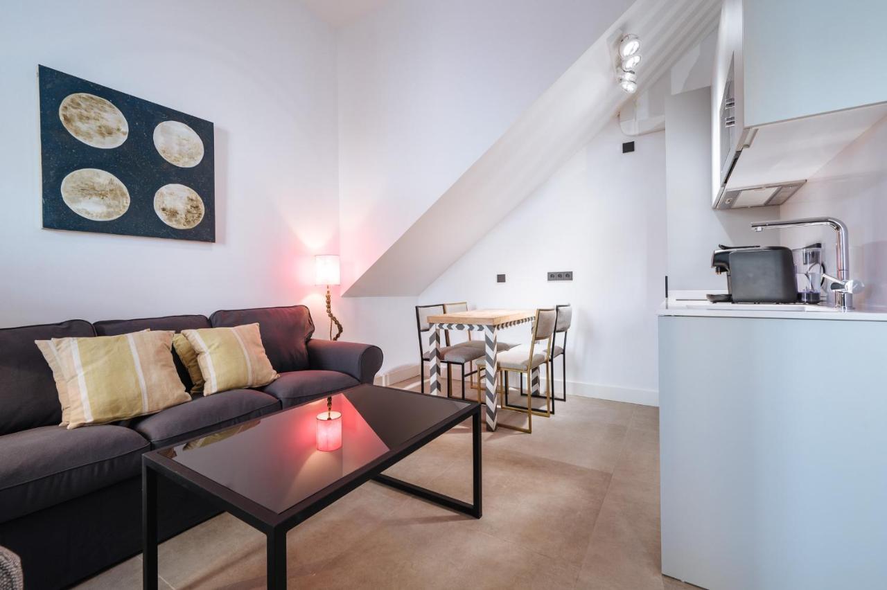 Apartamentos Montevideo 6 Sevilla Dış mekan fotoğraf