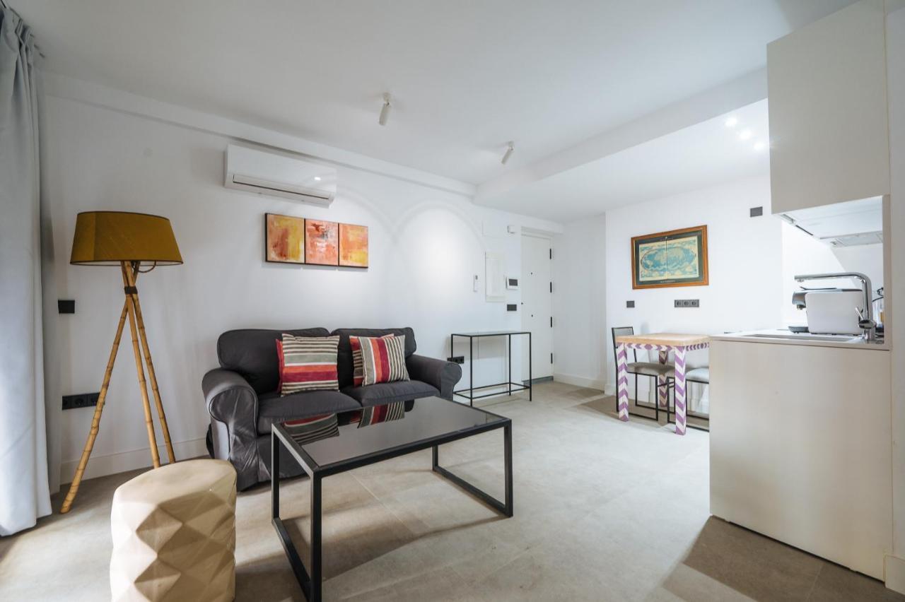 Apartamentos Montevideo 6 Sevilla Dış mekan fotoğraf