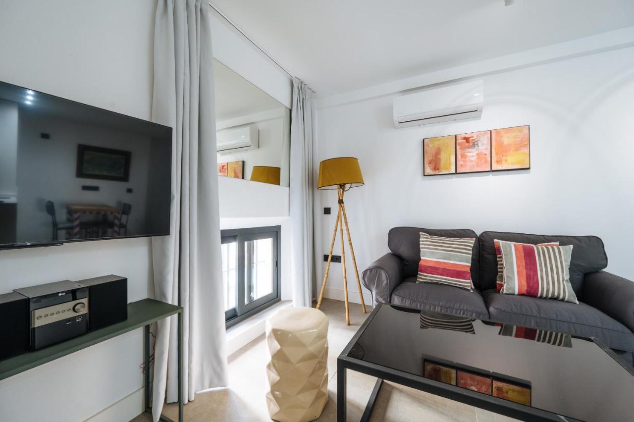 Apartamentos Montevideo 6 Sevilla Dış mekan fotoğraf