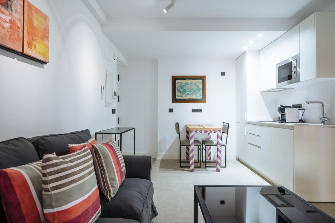 Apartamentos Montevideo 6 Sevilla Dış mekan fotoğraf