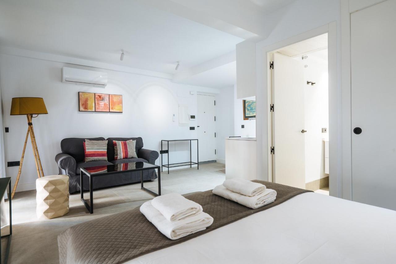 Apartamentos Montevideo 6 Sevilla Dış mekan fotoğraf